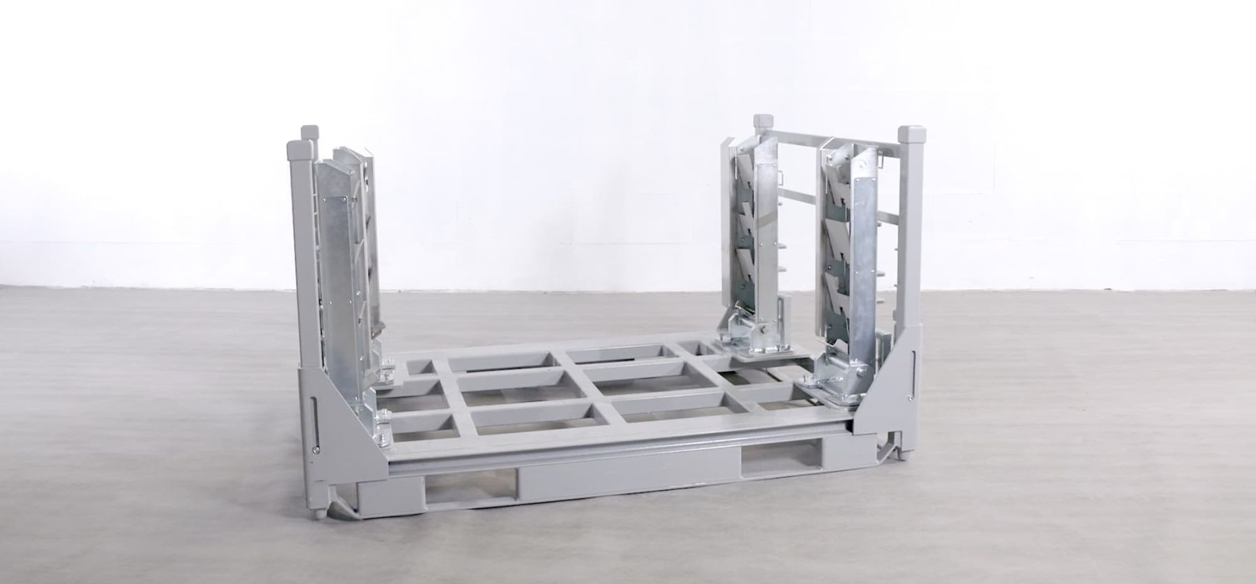 A steel rack lear
