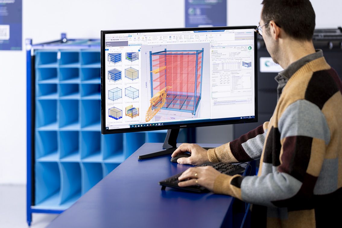 Man sitting behind a computer operating the Nestimator Software developed by conTeyor