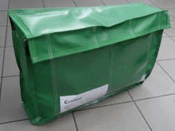 A solid closing system, dustproof, which gains time to install and which is easy to handle with only one person
