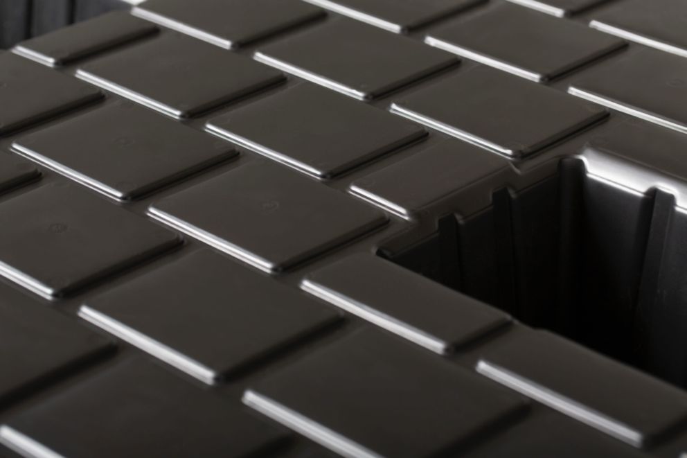 A close-up of the lid of a black Ecopack Classic