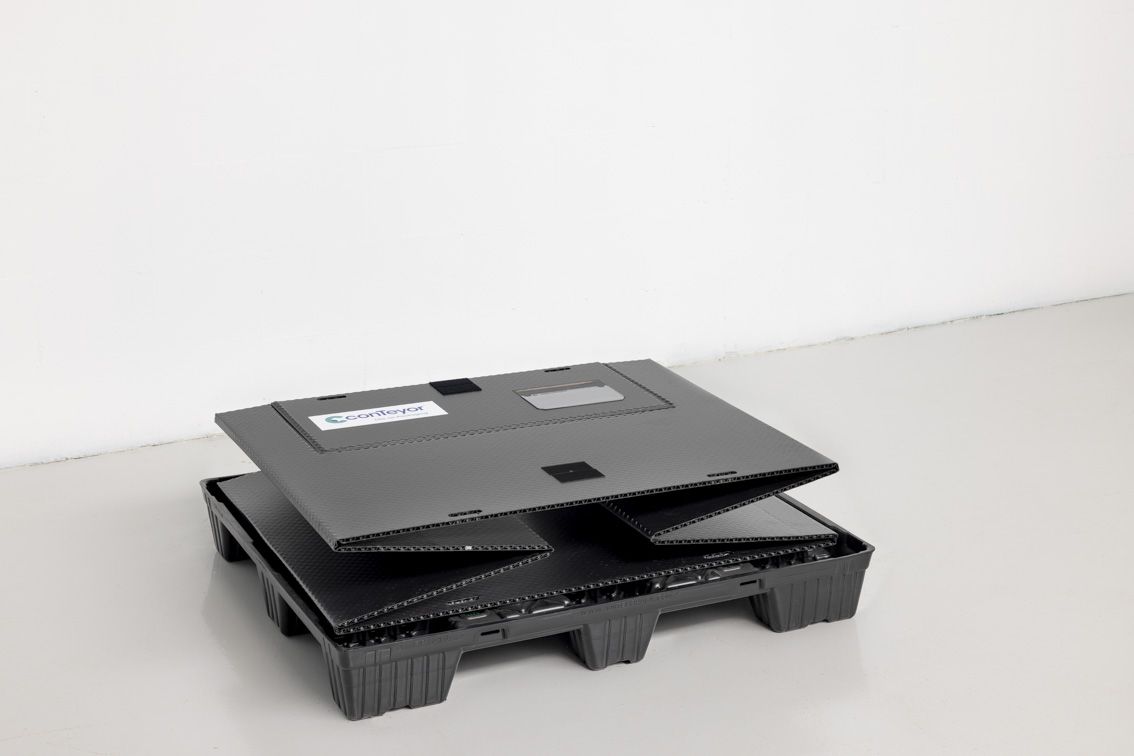A black Ecopack Classic folded in