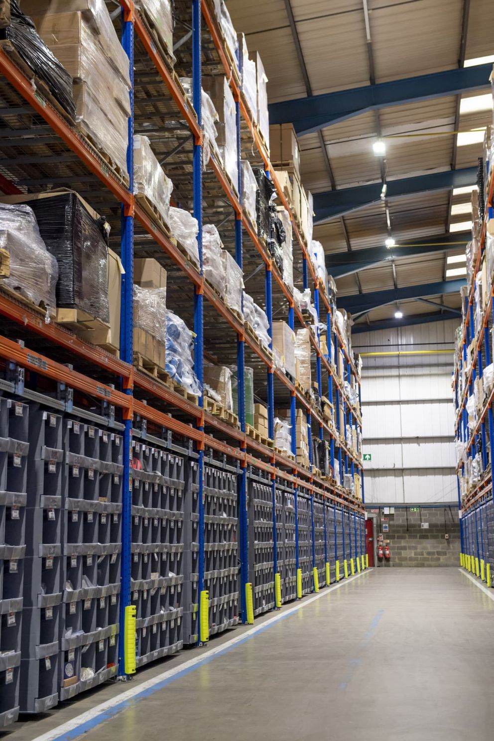 A Storeganizer installation in a warehouse in combination with regular pallet racks