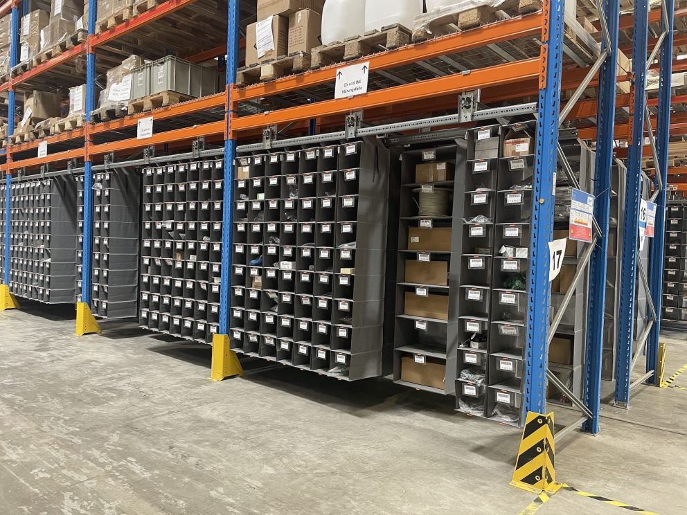 Storeganizer installation in EFB Elektronik's warehouse